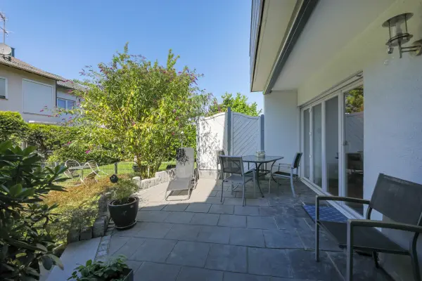 Terrasse der Immobilie: Familienfreundliches Reihenmittelhaus mit  Einliegerbereich und Garage (Foto)