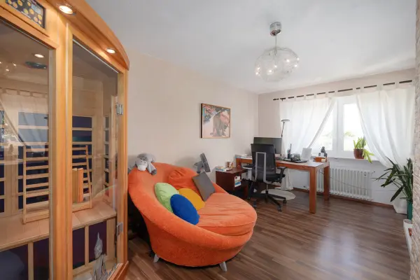 Büro und Sauna OG der Immobilie: Familienfreundliches Reihenmittelhaus mit  Einliegerbereich und Garage (Foto)
