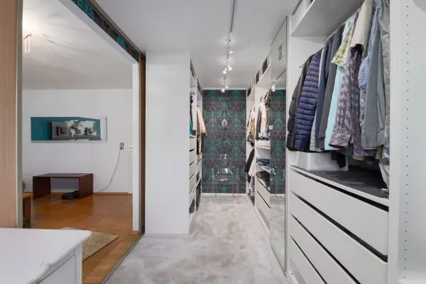 Ankleide OG der Immobilie: Familienfreundliches Reihenmittelhaus mit  Einliegerbereich und Garage (Foto)