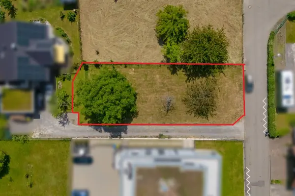 Luftbild Draufsicht - die Grenzlinien sind skizziert und können von den tatsächlichen etwas abweichen!der Immobilien: "Attraktives Baugrundstück mit Potenzial!" (Foto)