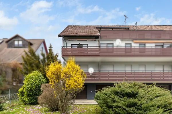 Außenansicht - Rückseiteder Immobilien: Charmante 2-Zi.-ETW – Gut geschnitten & bereit für frischen Wind! (Foto)