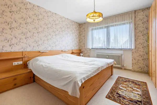 Schlafzimmerder Immobilien: Charmante 2-Zi.-ETW – Gut geschnitten & bereit für frischen Wind! (Foto)