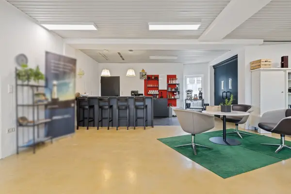 Kaffeeküche mit Kommunikationsinsel Mittelstr. 8