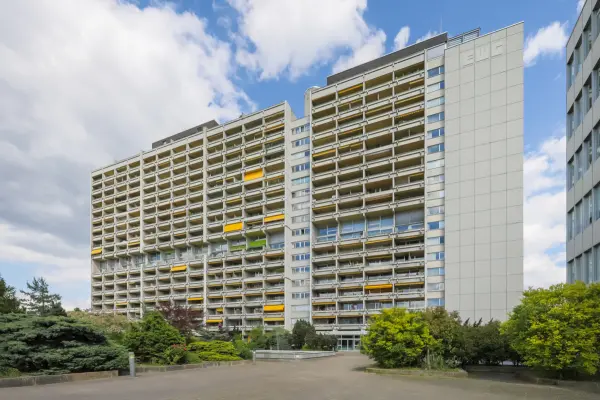 Rückansicht der Immobilie: Investieren mit Perspektive – Lichtdurchflutete 1-Zimmer-Perle (Foto)