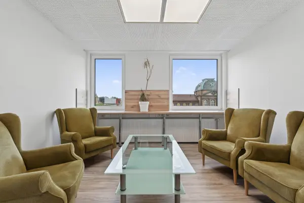 Büroeinheit Pausenraum der Immobilie: Investieren, wo die Stadt pulsiert – Multi-Use-Immobilie mit Top-Sanierungstandard (Foto)