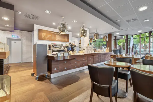 Gewerbeeinheit Verkaufstresen 2 der Immobilie: Investieren, wo die Stadt pulsiert – Multi-Use-Immobilie mit Top-Sanierungstandard (Foto)