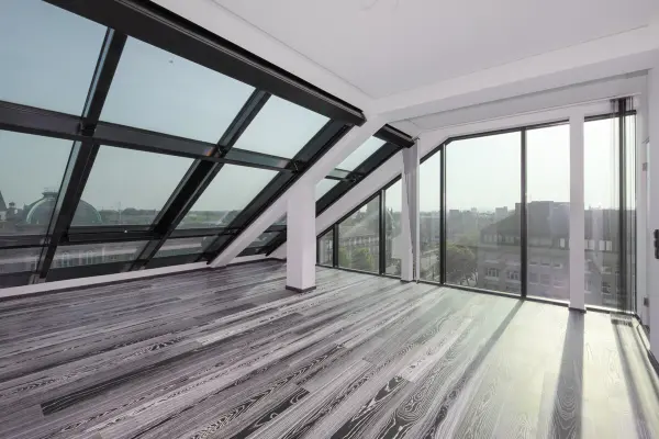 Aufstockung Wohnbereich 1 der Immobilie: Investieren, wo die Stadt pulsiert – Multi-Use-Immobilie mit Top-Sanierungstandard (Foto)