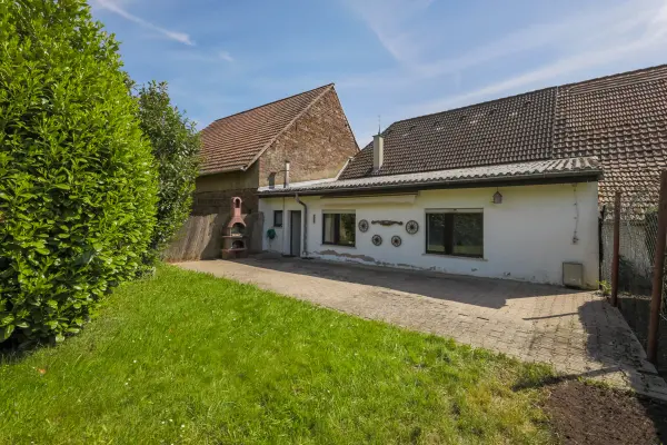 Rückansicht und Garten Hinterhaus