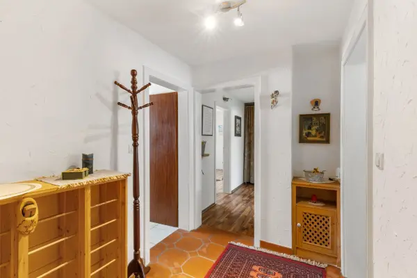 der Immobilie: Wohnhaus mit Laden und Ausbaupotential (Foto)