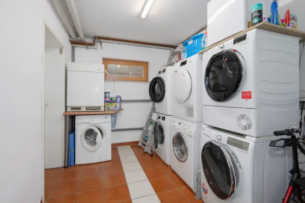 Waschküche Kellergeschoss der Immobilie: Attraktive 1-Zi.-ETW - Ruhiges Wohnen unter dem Dach (Foto)