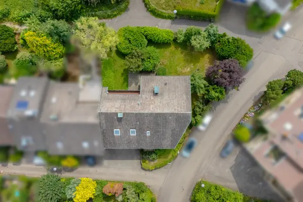 Luftansicht der Immobilie: Einfamilienhaus oder 2-3 Familienhaus? Hier bestehen alle Möglichkeiten! (Foto)