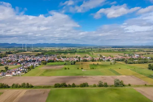 Impression  der Immobilie: Schlüsselfertiges Dreifamilienhaus mit Zukunft – klare Architektur, flexibel nutzbar (Foto)
