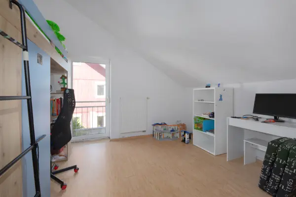 Kinderzimmer OG der Immobilie: Frei stehendes KfW-40 Haus mit Pool und Garten in Neureut-Kirchfeld (Foto)