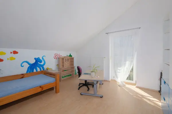 Kinderzimmer OG der Immobilie: Frei stehendes KfW-40 Haus mit Pool und Garten in Neureut-Kirchfeld (Foto)