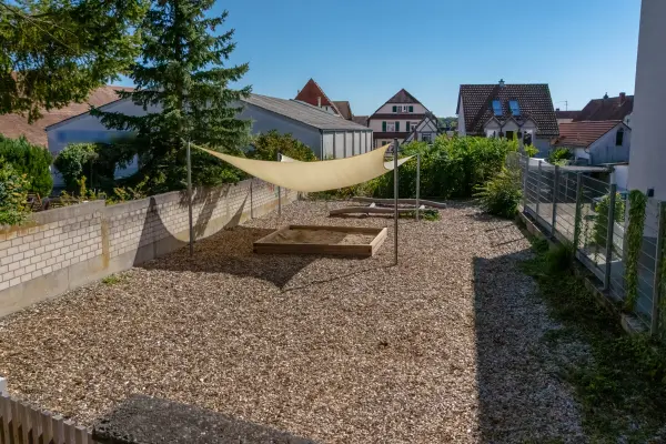 Hinteres Grundstück der Immobilie: Leben, wo Geschichte wohnt – großes Fachwerkhaus mit viel Platz für Ideen (Foto)