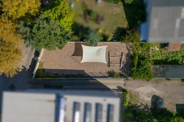 Luftansicht hinteres Grundstück der Immobilie: Leben, wo Geschichte wohnt – großes Fachwerkhaus mit viel Platz für Ideen (Foto)