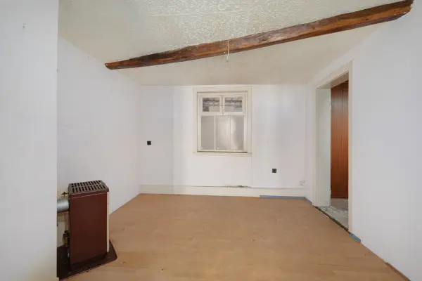 Zimmer EG der Immobilie: Leben, wo Geschichte wohnt – großes Fachwerkhaus mit viel Platz für Ideen (Foto)