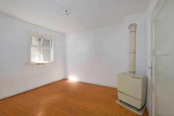 Zimmer OG der Immobilie: Leben, wo Geschichte wohnt – großes Fachwerkhaus mit viel Platz für Ideen (Foto)