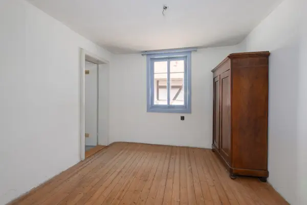 Zimmer OG der Immobilie: Leben, wo Geschichte wohnt – großes Fachwerkhaus mit viel Platz für Ideen (Foto)