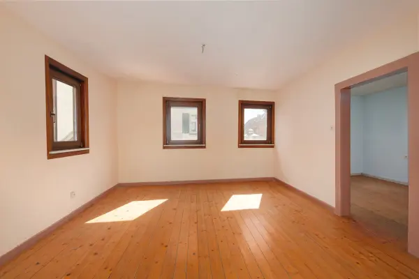 Zimmer OG der Immobilie: Leben, wo Geschichte wohnt – großes Fachwerkhaus mit viel Platz für Ideen (Foto)