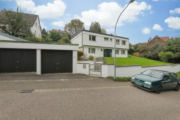 Straßenansicht der Immobilie: Einzigartig Wohnen! (Foto)