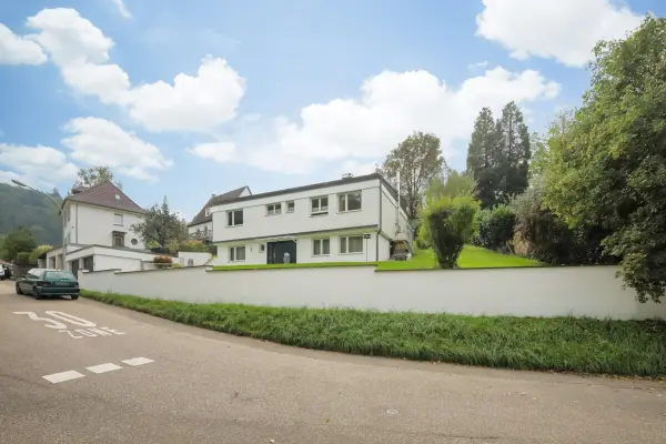 Straßenansicht der Immobilie: Einzigartig Wohnen! (Foto)