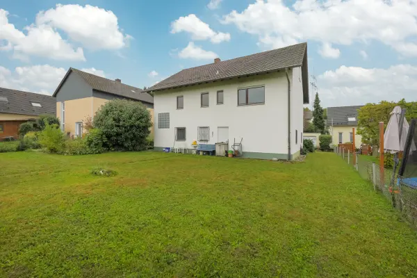 Rückansicht und Garten